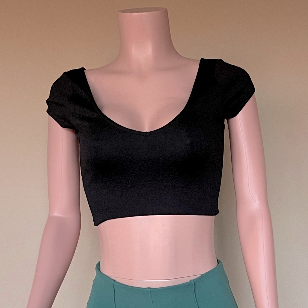Black Women's Crop Top. Size XS. Perfect Fit!